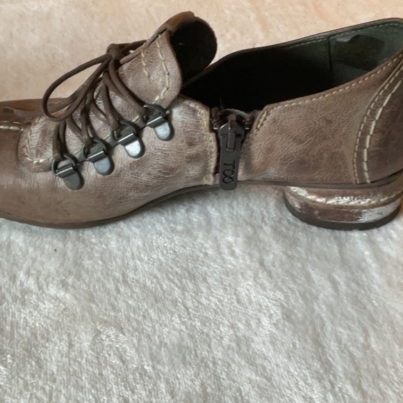 Virus Brown t8 distressed leather - Picture 6 of 13